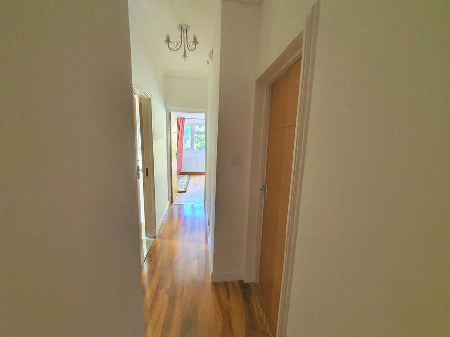 2 Bedroom Flat - Travel Direct To Heathrow/Central London Exterior photo